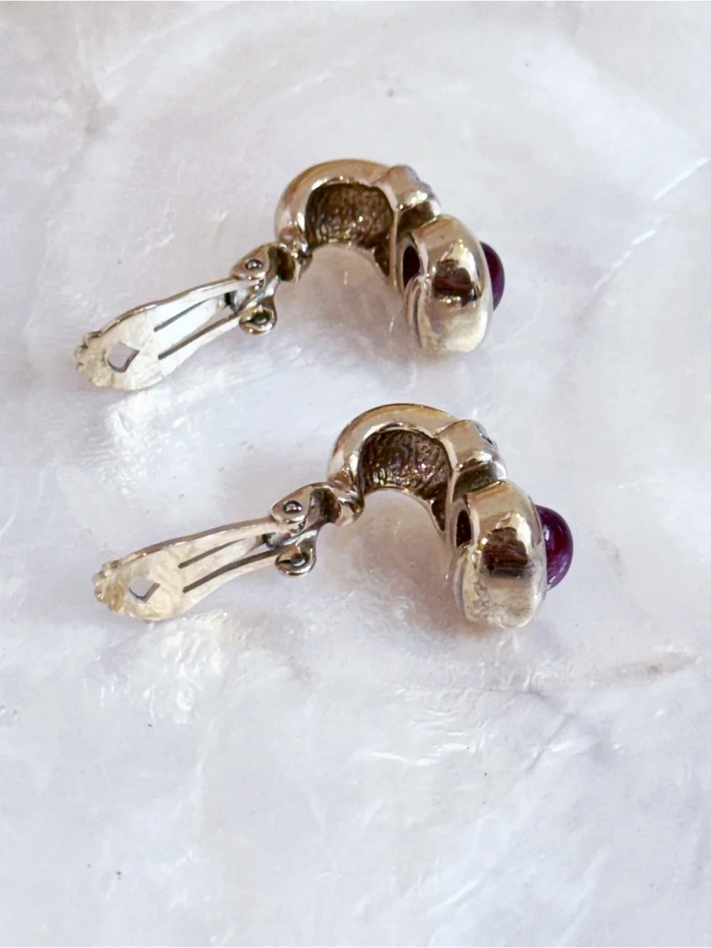 Vintage gold tone red glass cabochon cz clip on earrings